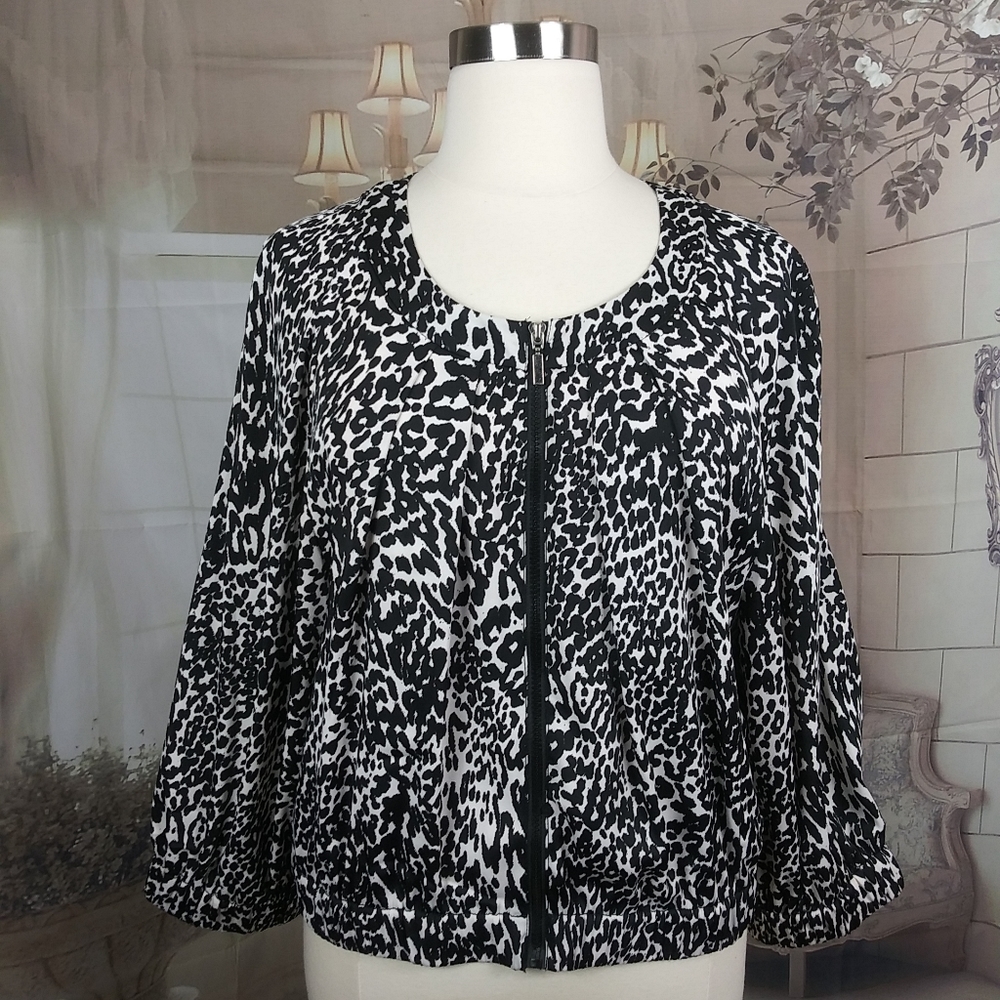 ❤️ 4/$20❤️ Chaus Leopard Print Bomber Style Jacket EUC